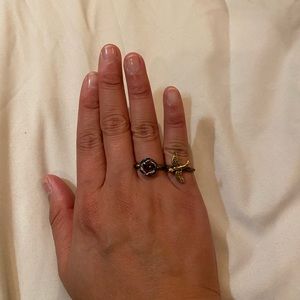 Knuckle ring with gold bird